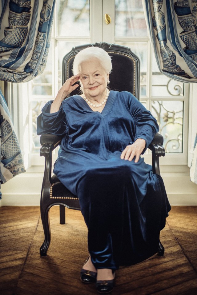 Olivia De Havilland Sues Fx Dame Olivia De Havilland's Court Feud To